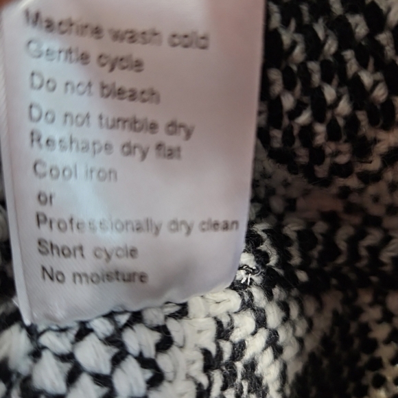 Cocogio Women's Sz XL Black White Geometric sweater tunic snap closure - Picture 4 of 13